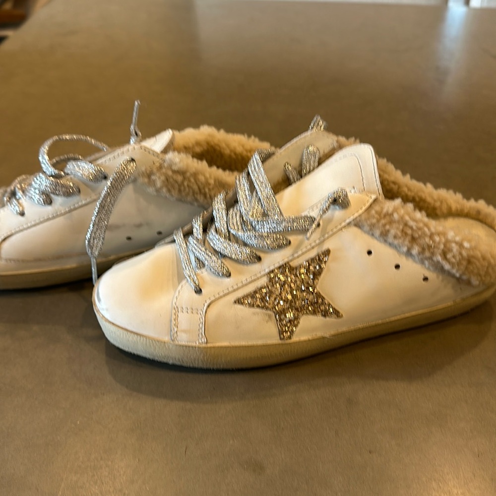 Never been worn in golden goose slides